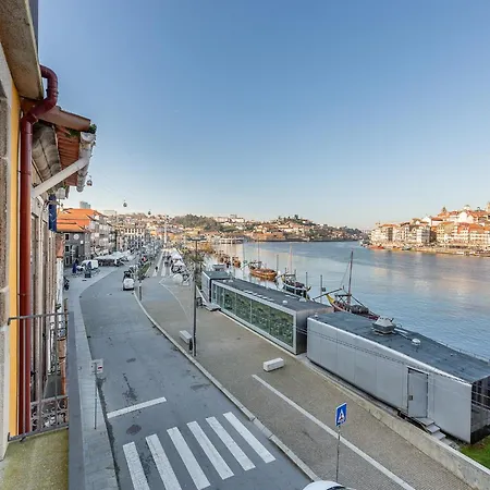 With River Views Apartment *