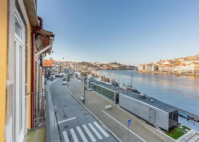 With River Views Apartment *