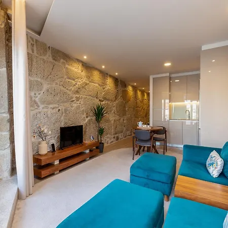 Apartament With River Views *