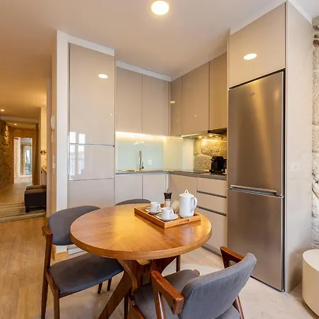 Apartament With River Views *