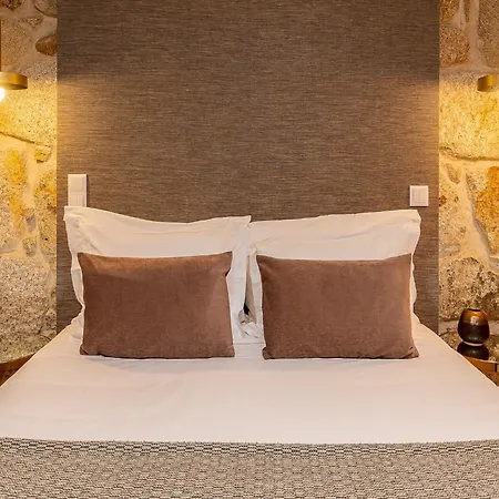 3 Guests In Nova De Gaia